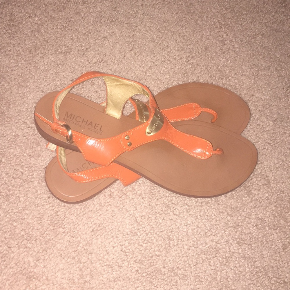 Super cute sandals!! Michael kors
